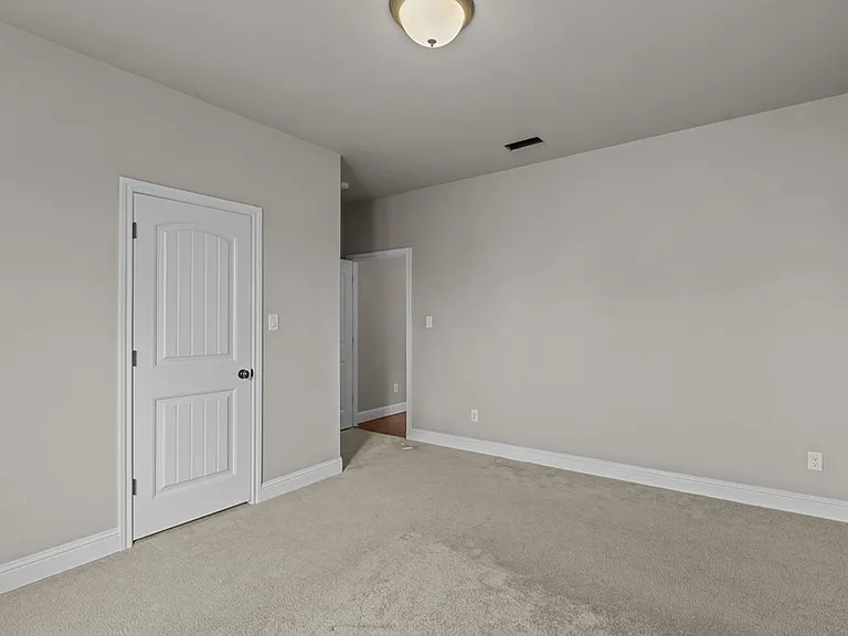 49 Berkshire Cir — Photo 13