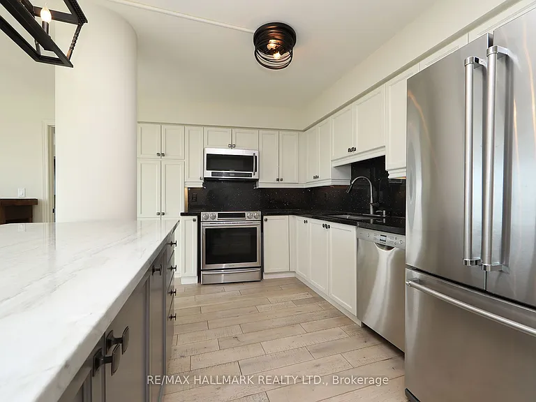 18 Valley Woods Rd #Penthouse 206 — Photo 10