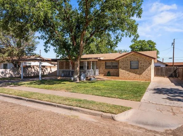107 2nd St, Plains, TX 79355