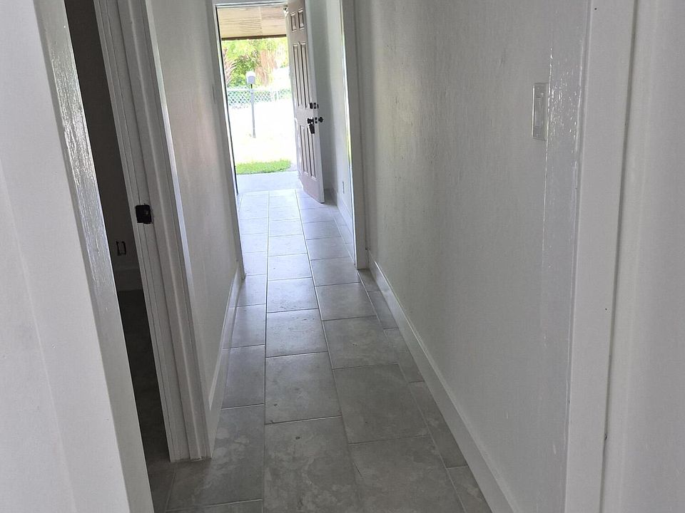 1st image of 313 SW 1st Ter