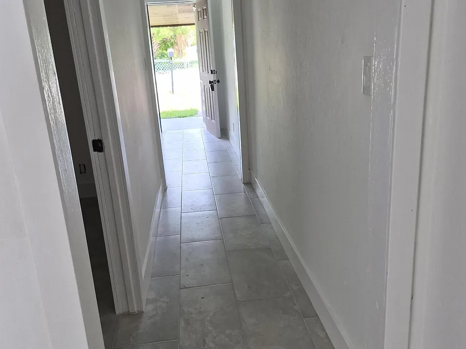 313 SW 1st Ter
