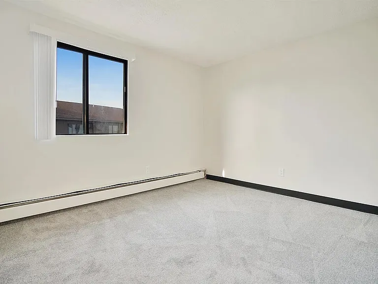 35 Log St #3D — Photo 9