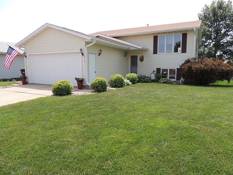 1st image of 2915 Lakeview Dr