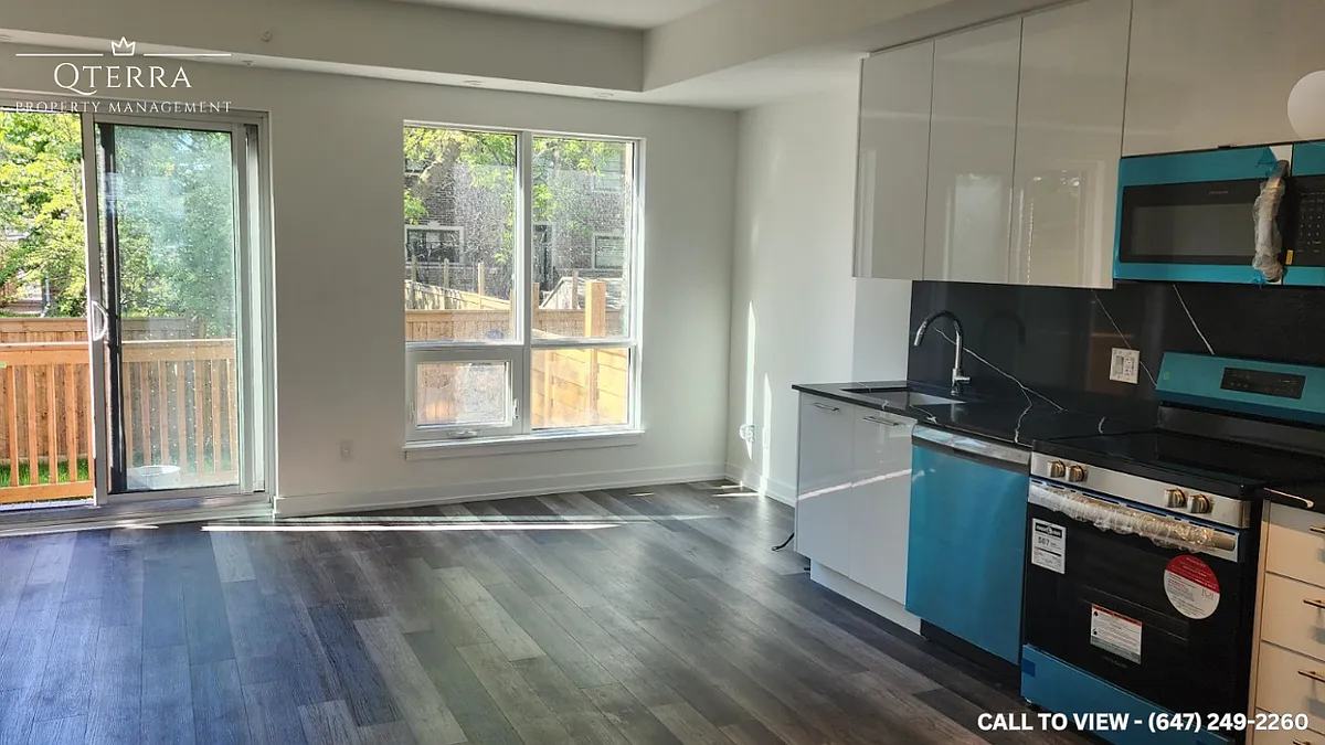 Building Photo - 851 Sheppard Ave W #23