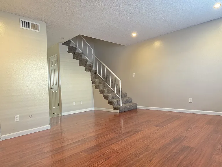 4136 N Thesta St #10 — Photo 1