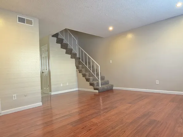 4136 N Thesta St APT 10, Fresno, CA 93726