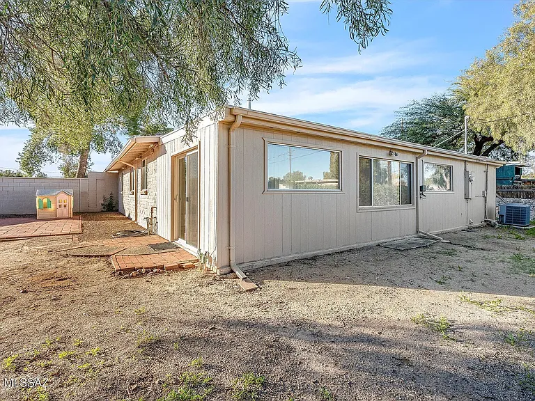 7931 E Malvern Pl — Photo 32