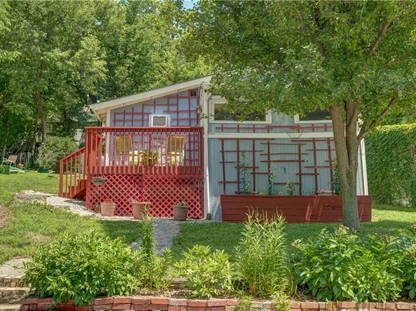 607 N Main St, Excelsior Springs, MO 64024