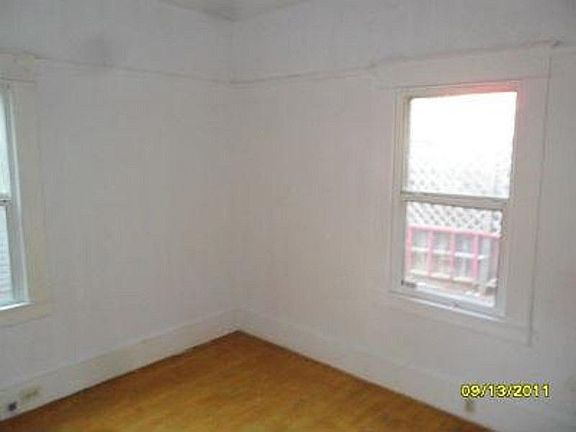 4th image of 740 N Yosemite St