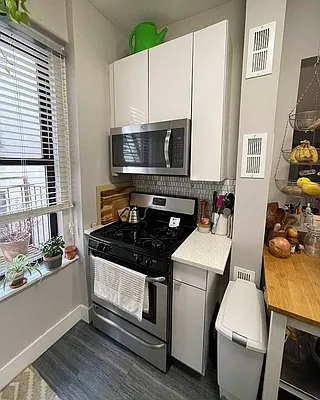 Rented by S&M Associates Realty LLC | media 9