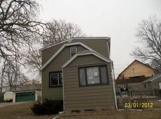 5928 S 28th St, Greenfield, WI 53221
