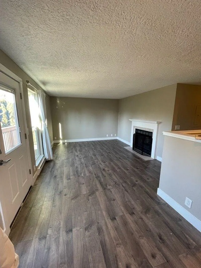 Building Photo - 22857 SW Washington St #165
