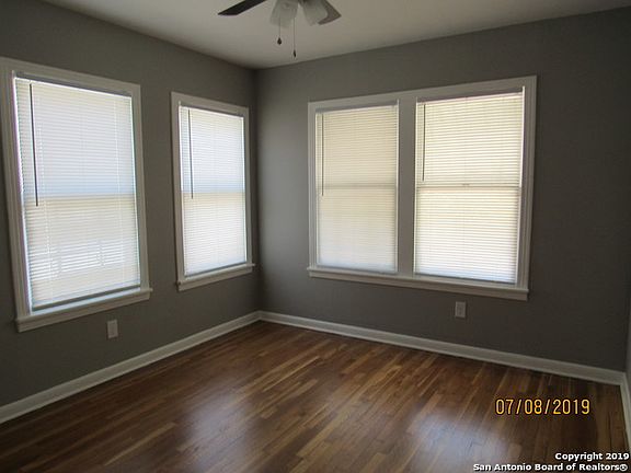 5th image of 818 W Russell Pl APT 1
