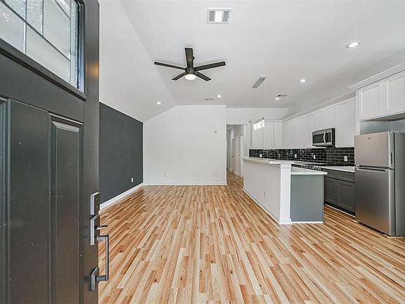 5th image of 5107 Lyndhurst Dr #A