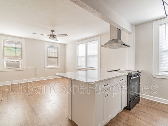 3rd image of 360 13th Ave NE #10