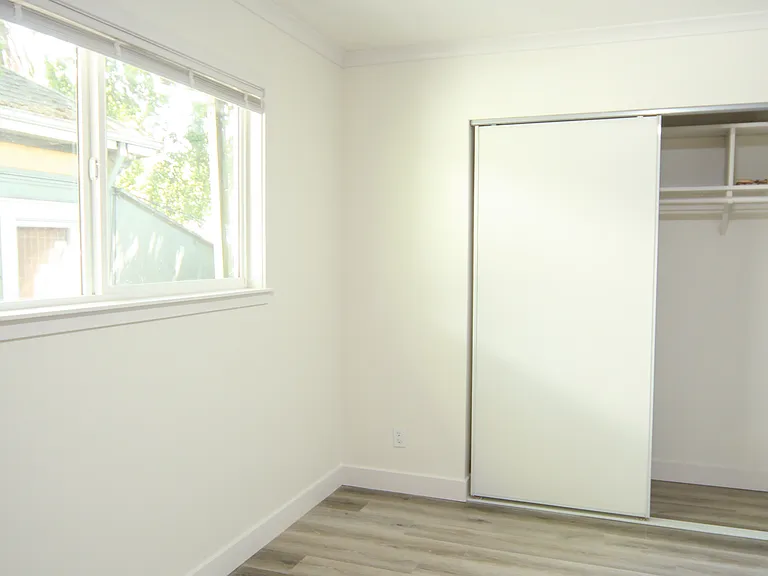 2810 H St #6 — Photo 4