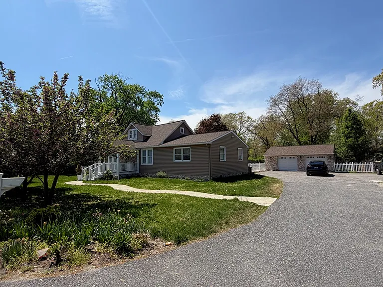 7950 Quarterfield Rd — Photo 2