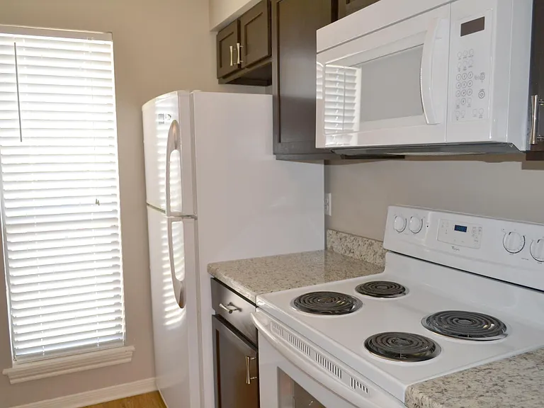 705 San Pedro Dr — Photo 2