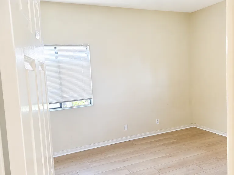 1056 Hooper Dr — Photo 19