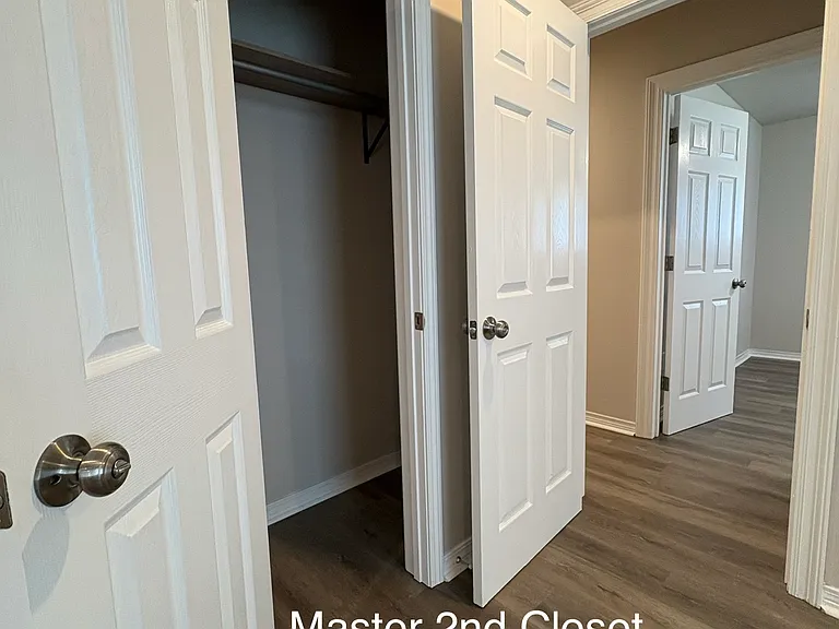 204 James Ct — Photo 17