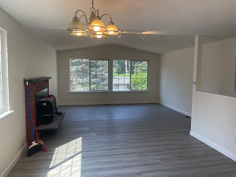 11911 Clover Creek Dr SW — Photo 5