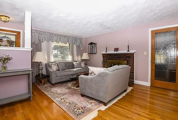 4th image of 28 Kenwood Dr