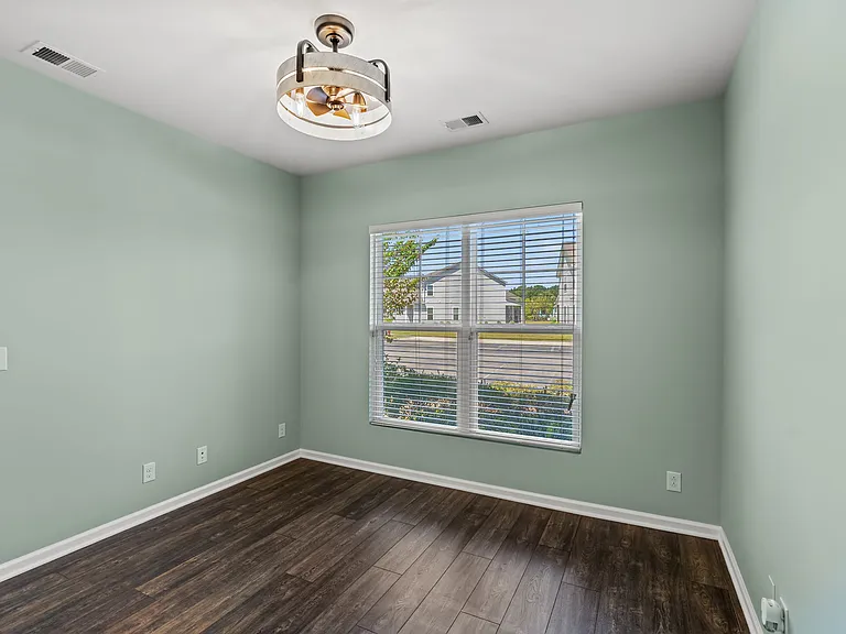 257 Castle Dr — Photo 10