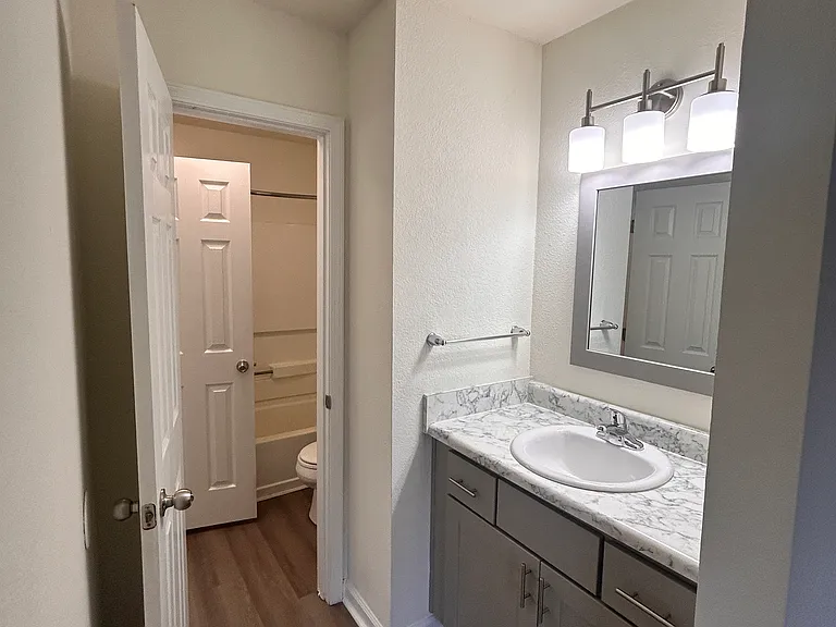 1146 Fords Pointe Cir #1146 — Photo 8