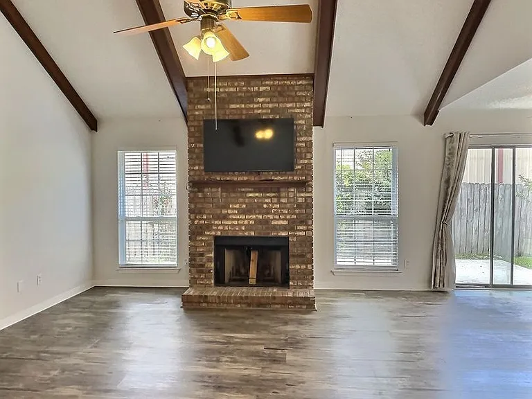 875 Laurelwood Dr — Photo 3