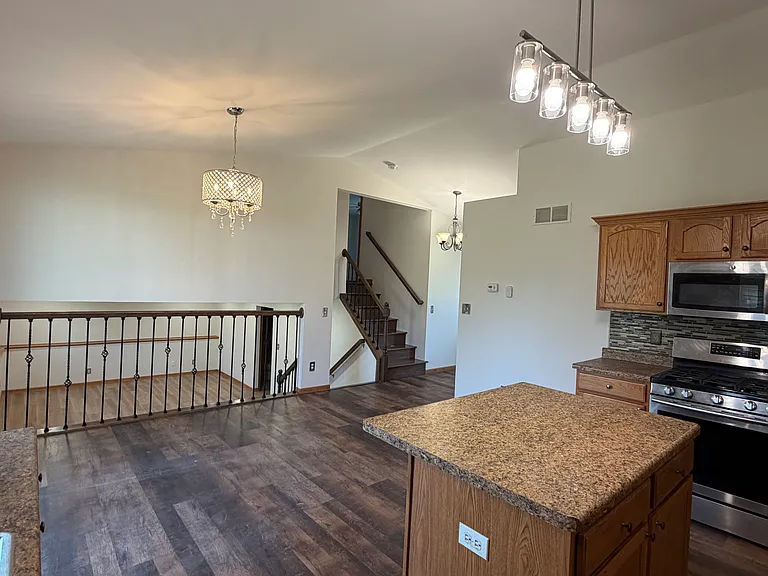 6387 Amanda Dr — Photo 6