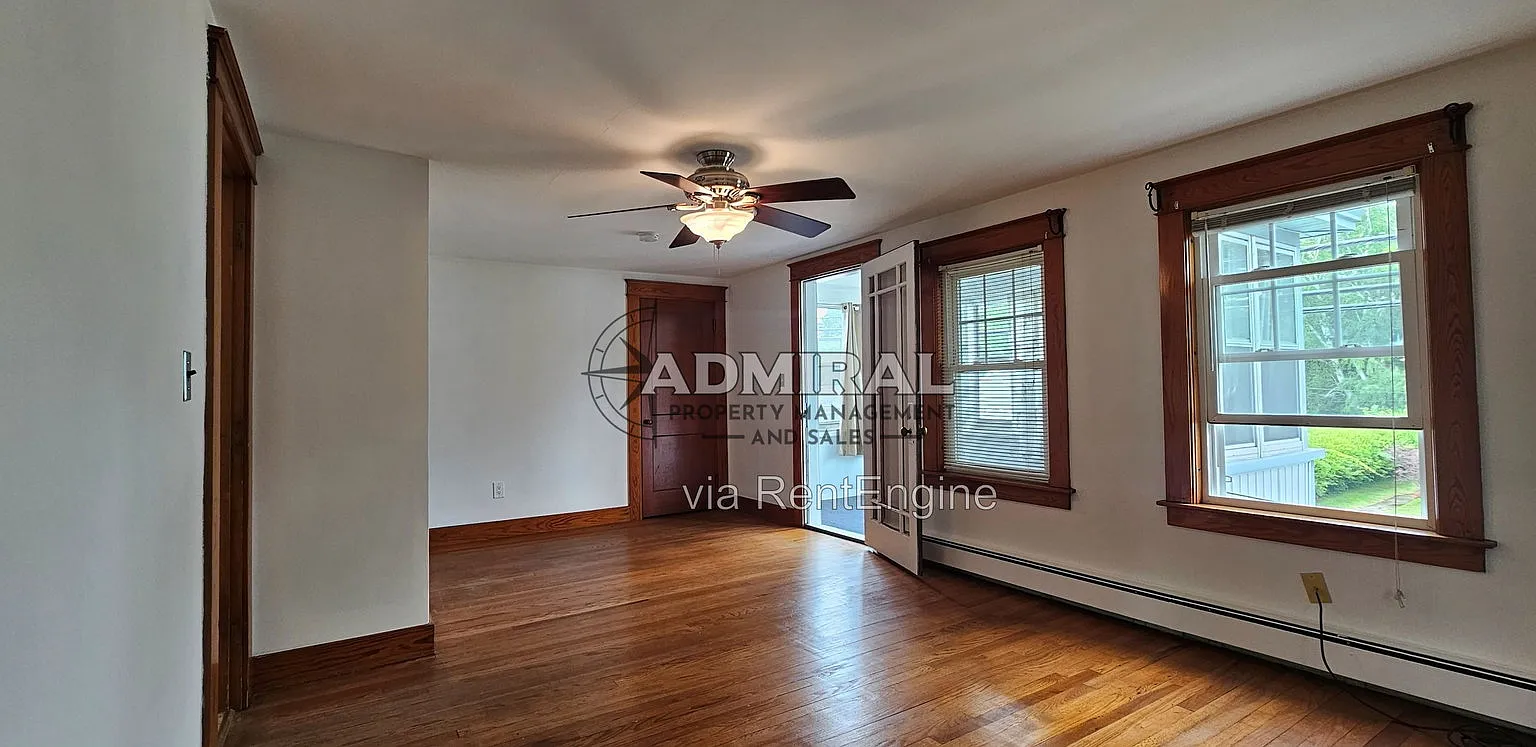 2 bed, 1.0 bath, 1038 sqft, $2,200 — Photo 2