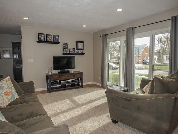 5th image of 408 Charles St
