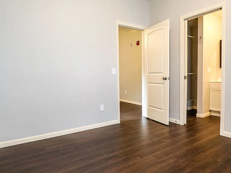 600 E Harrison St — Photo 11