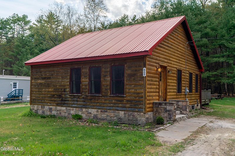 2nd image of 869 Lake Avenue