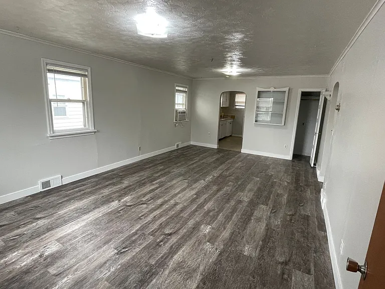 1021 Dilger Ave — Photo 6