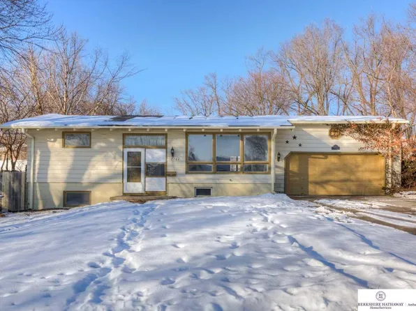 7702 Seward St, Omaha, NE 68114