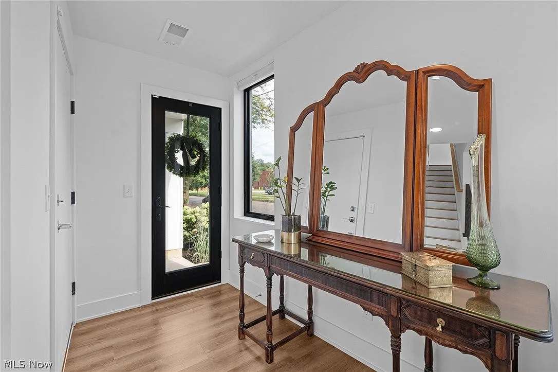 3 bed, 4.0 bath, 2218 sqft, $3,600 — Photo 4