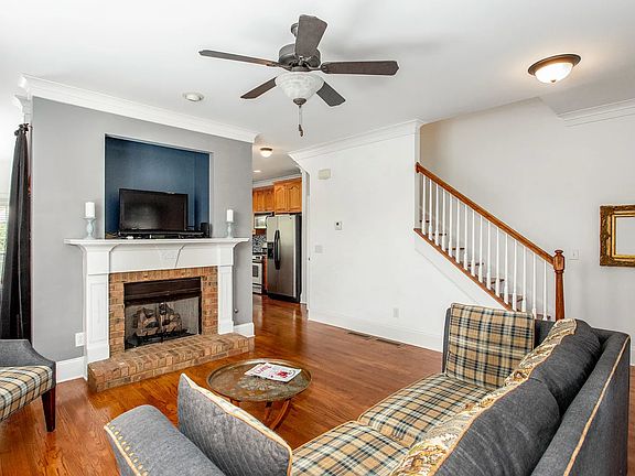 5th image of 2105 Wildrose Dr