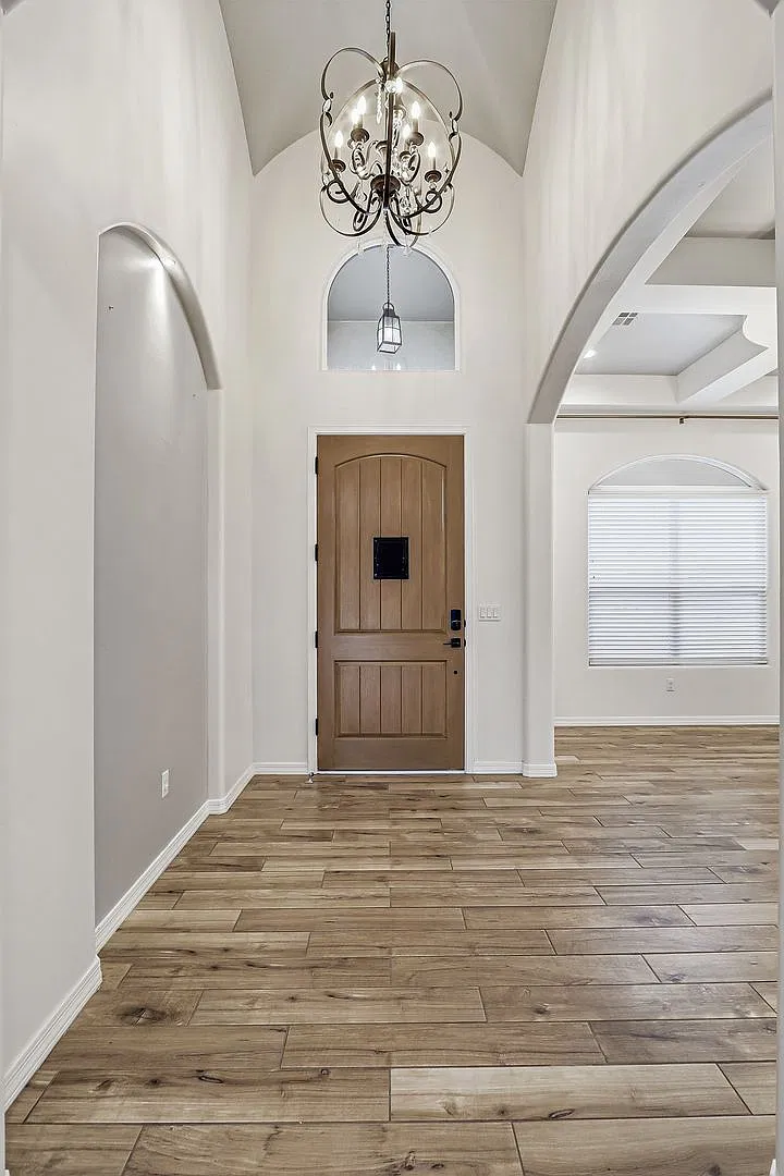 Charming Cactus Wren Home with Comfortable Living — Photo 2