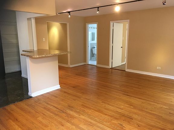 4th image of 2424 W Farragut Ave APT 1A
