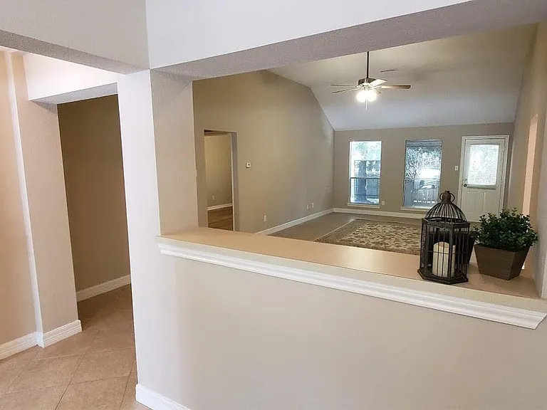 1207 Toby Ln — Photo 6