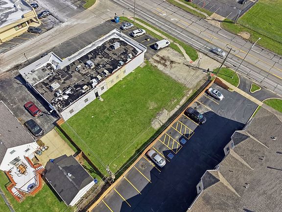 2nd image of 8404 S Roberts Rd