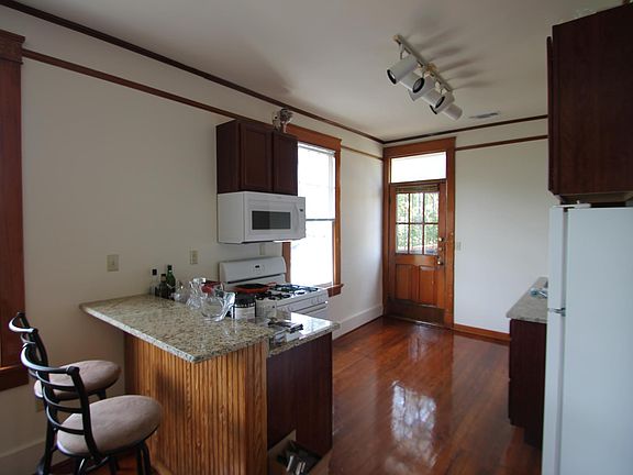 4th image of 2024 Marengo St #7