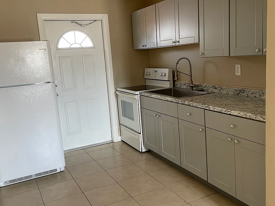 133 NW 10th Ave #4