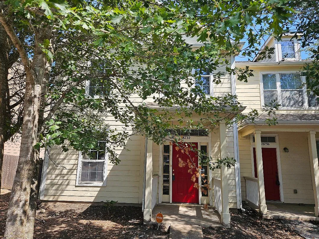 3 bed, 2.5 bath, 1540 sqft, $1,660 — Photo 2
