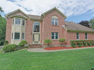 2183 Foxhill Dr, Niskayuna, NY 12309