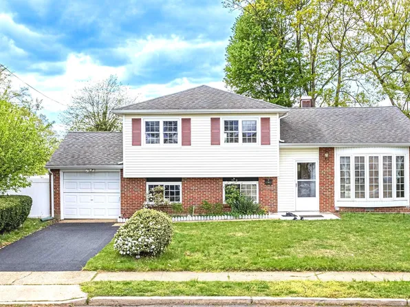 10 Ovington Dr, Hamilton, NJ 08620