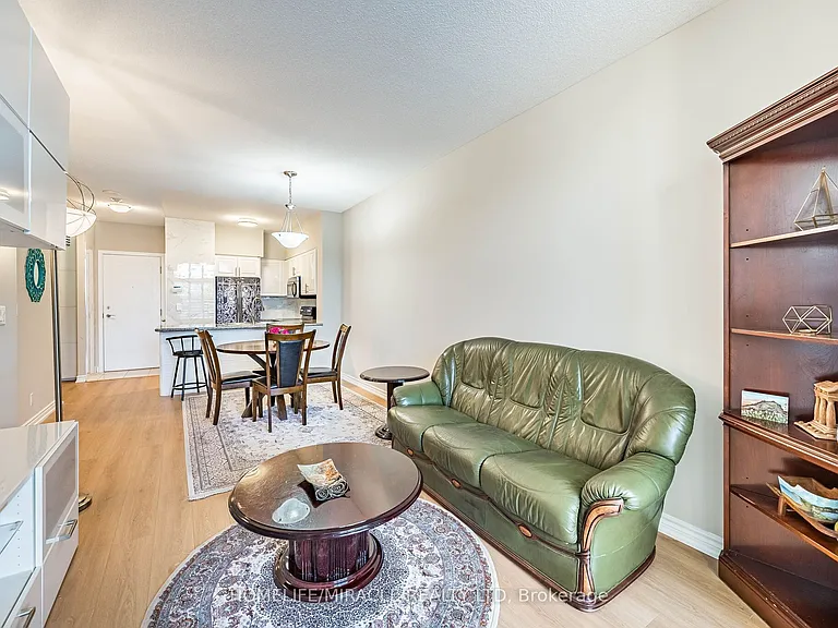 18 Harding Blvd #121 — Photo 22