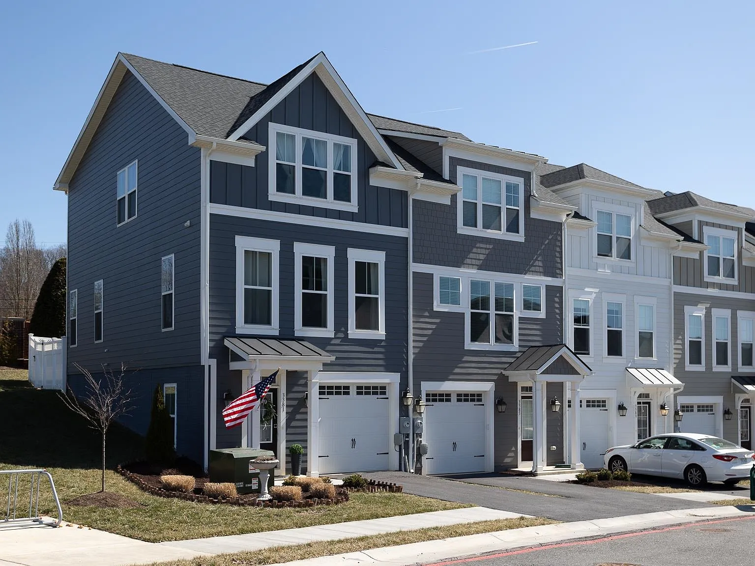 3 bed, 4.0 bath, 2180 sqft, $2,500 — Photo 2