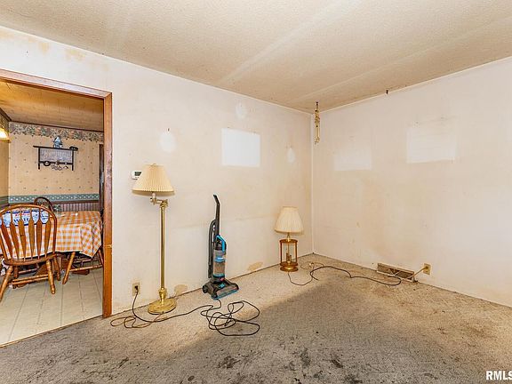 3rd image of 2521 W Stockwell Ln